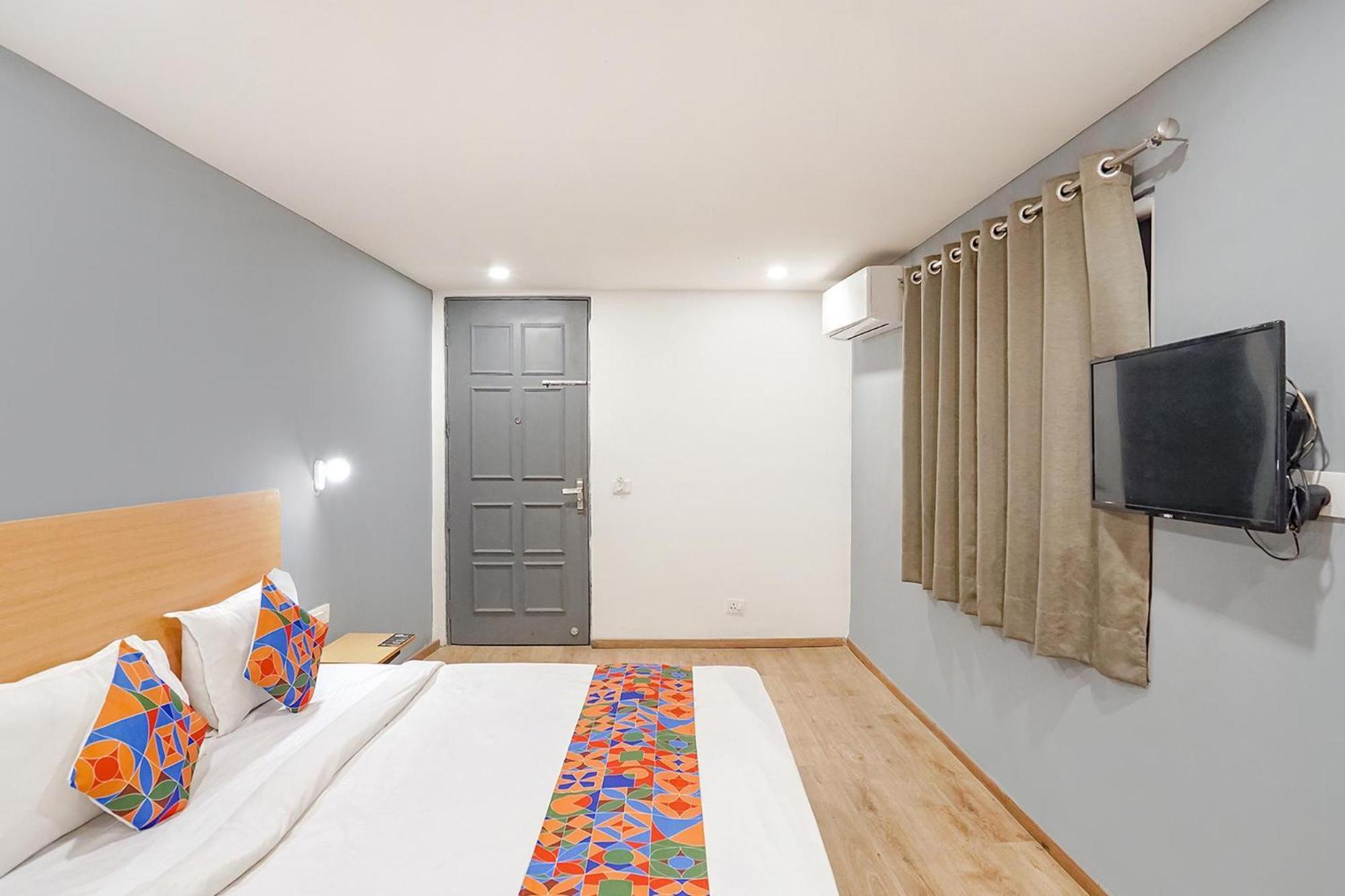 Super Townhouse O Hotel Aditya Residency Near Parthala Over Bridge Sector 121 Noida Indirapuram المظهر الخارجي الصورة