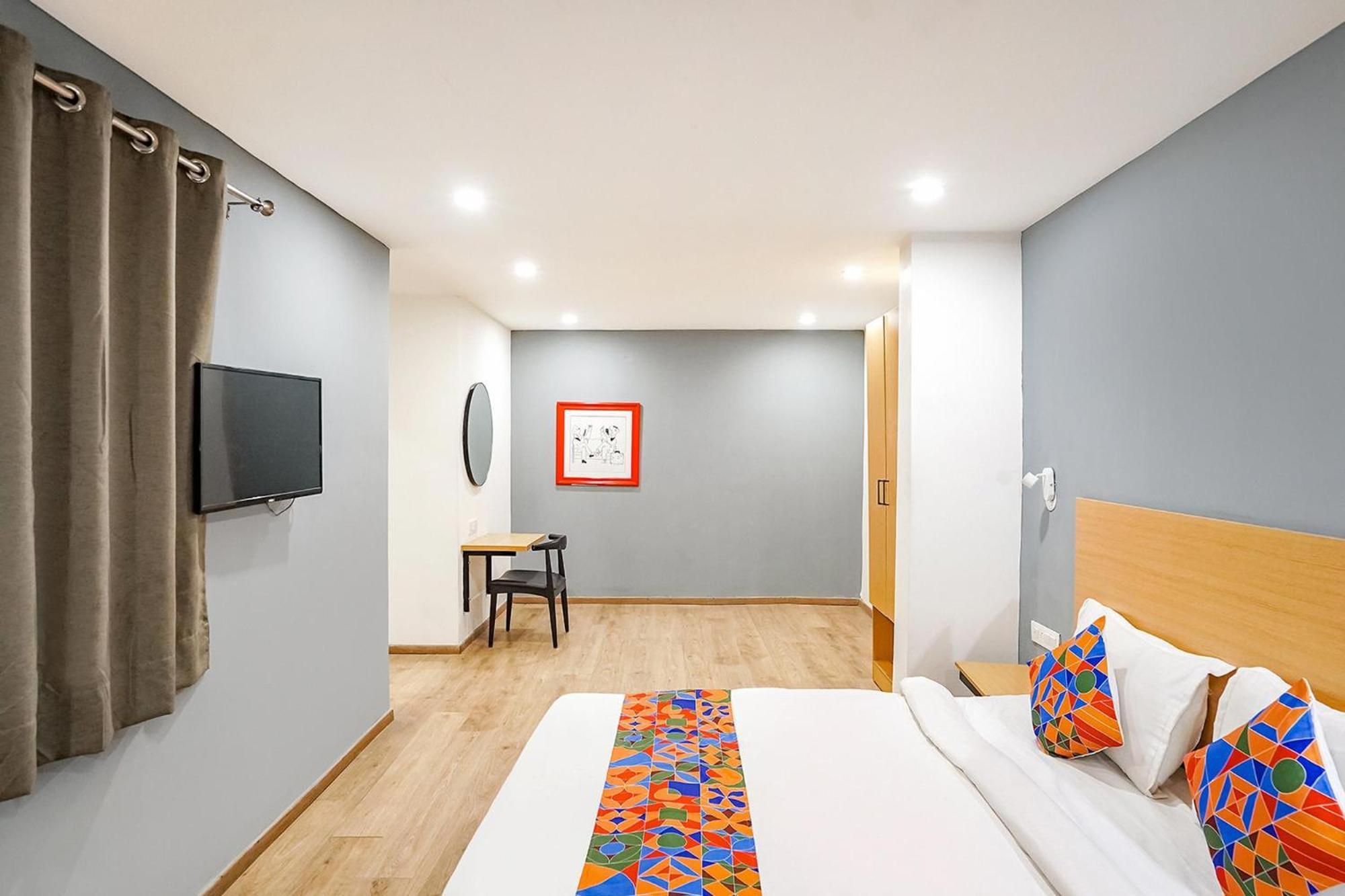 Super Townhouse O Hotel Aditya Residency Near Parthala Over Bridge Sector 121 Noida Indirapuram المظهر الخارجي الصورة