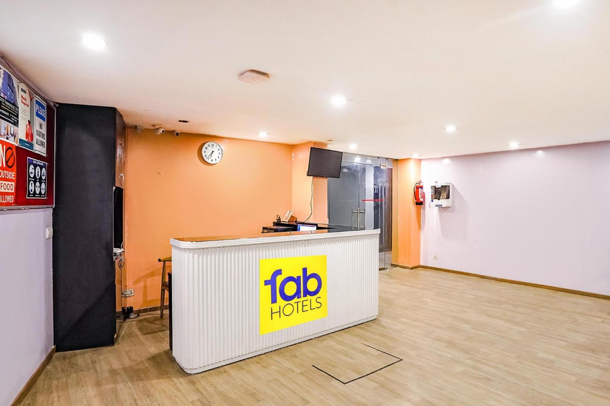 Super Townhouse O Hotel Aditya Residency Near Parthala Over Bridge Sector 121 Noida Indirapuram المظهر الخارجي الصورة