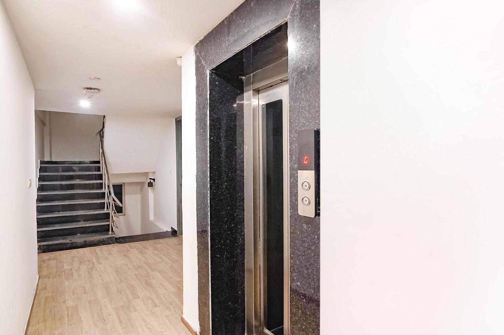 Super Townhouse O Hotel Aditya Residency Near Parthala Over Bridge Sector 121 Noida Indirapuram المظهر الخارجي الصورة