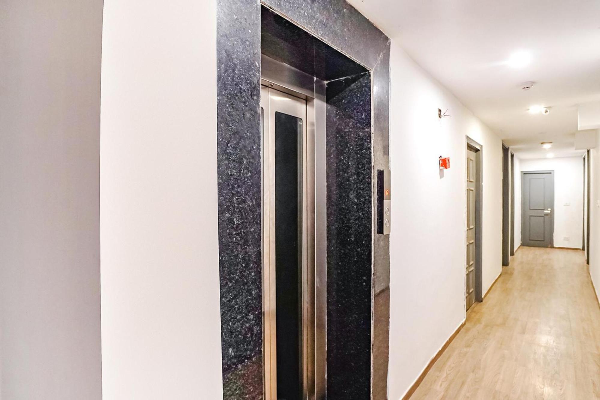 Super Townhouse O Hotel Aditya Residency Near Parthala Over Bridge Sector 121 Noida Indirapuram المظهر الخارجي الصورة