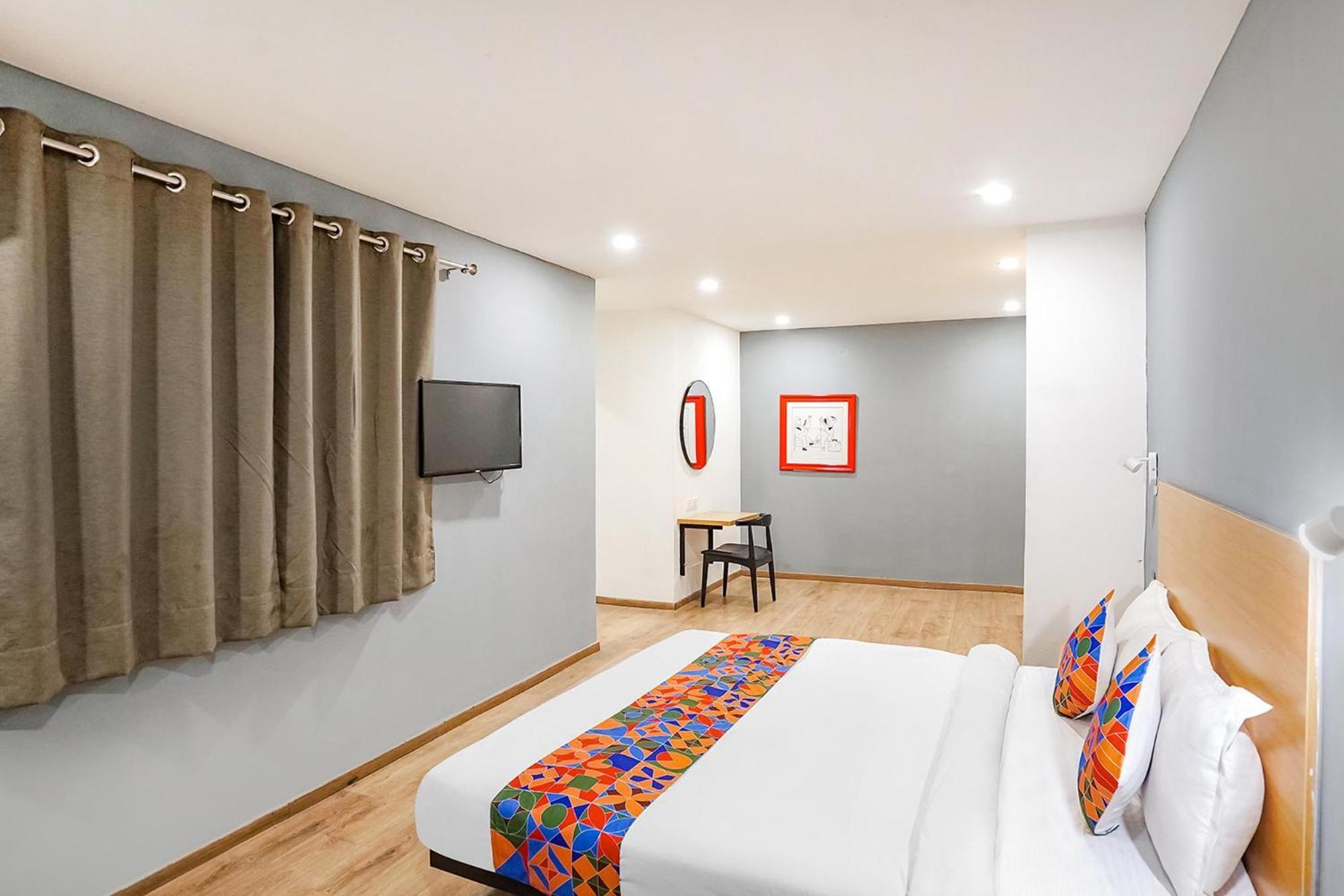 Super Townhouse O Hotel Aditya Residency Near Parthala Over Bridge Sector 121 Noida Indirapuram المظهر الخارجي الصورة