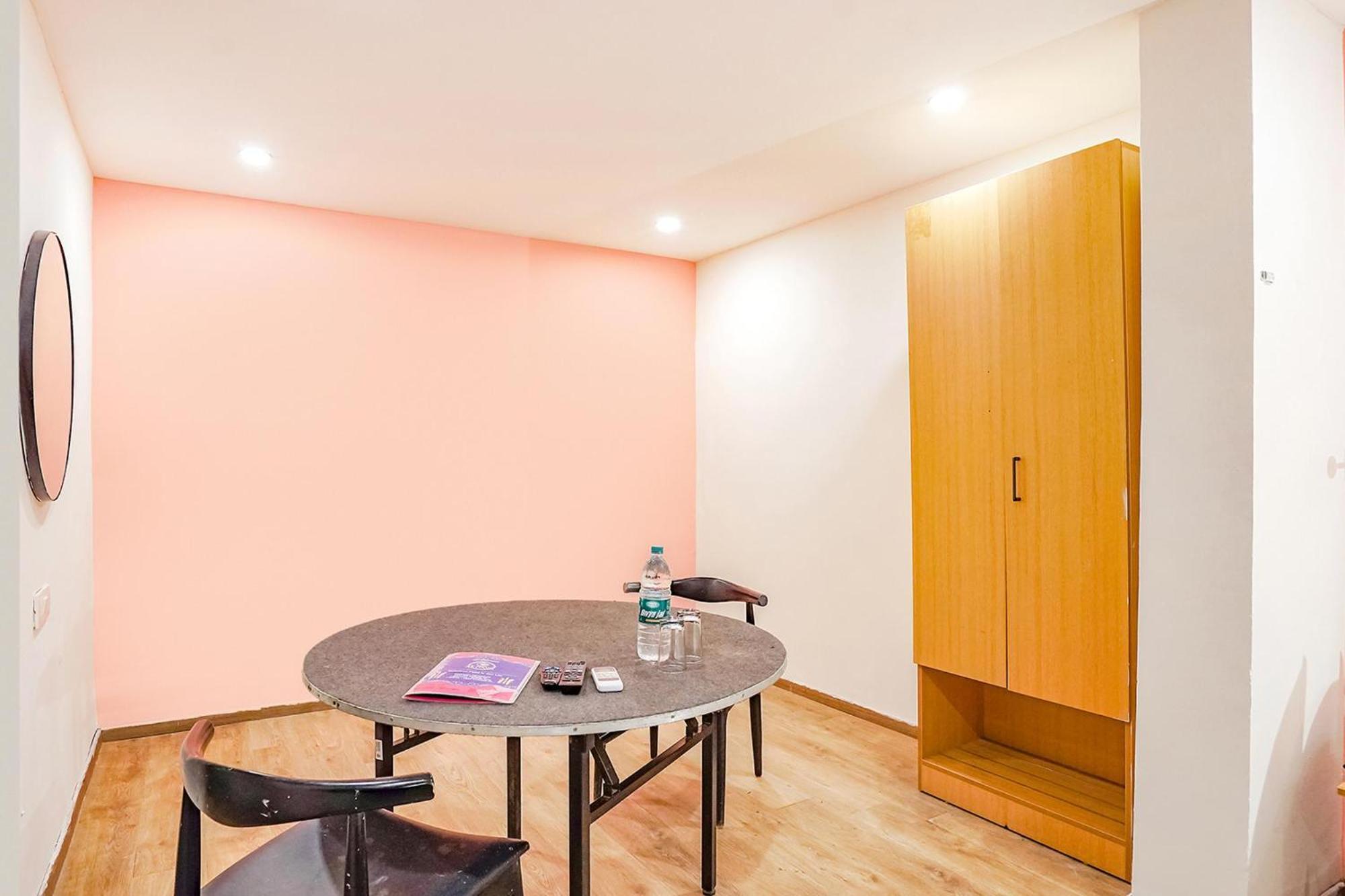 Super Townhouse O Hotel Aditya Residency Near Parthala Over Bridge Sector 121 Noida Indirapuram المظهر الخارجي الصورة