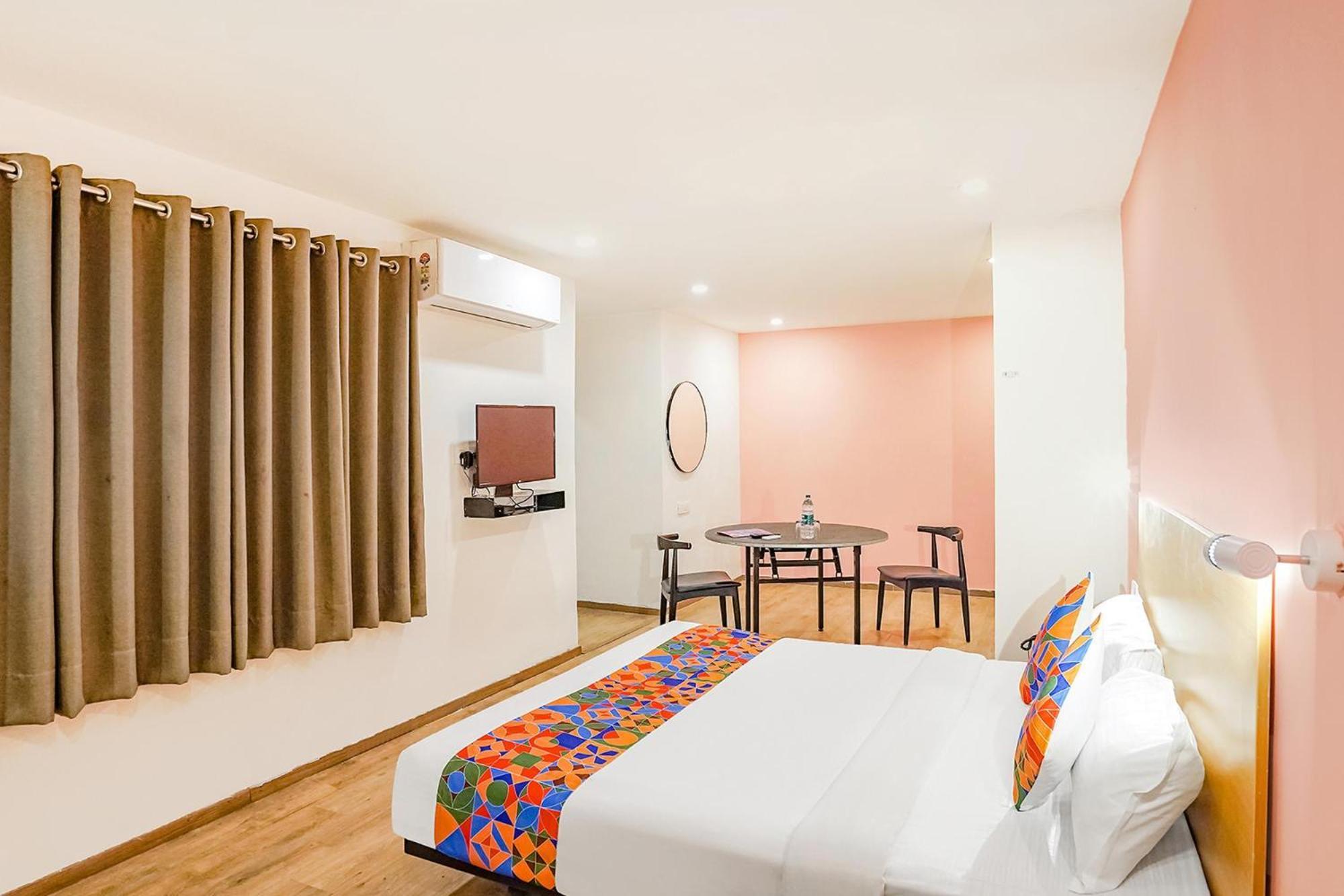 Super Townhouse O Hotel Aditya Residency Near Parthala Over Bridge Sector 121 Noida Indirapuram المظهر الخارجي الصورة