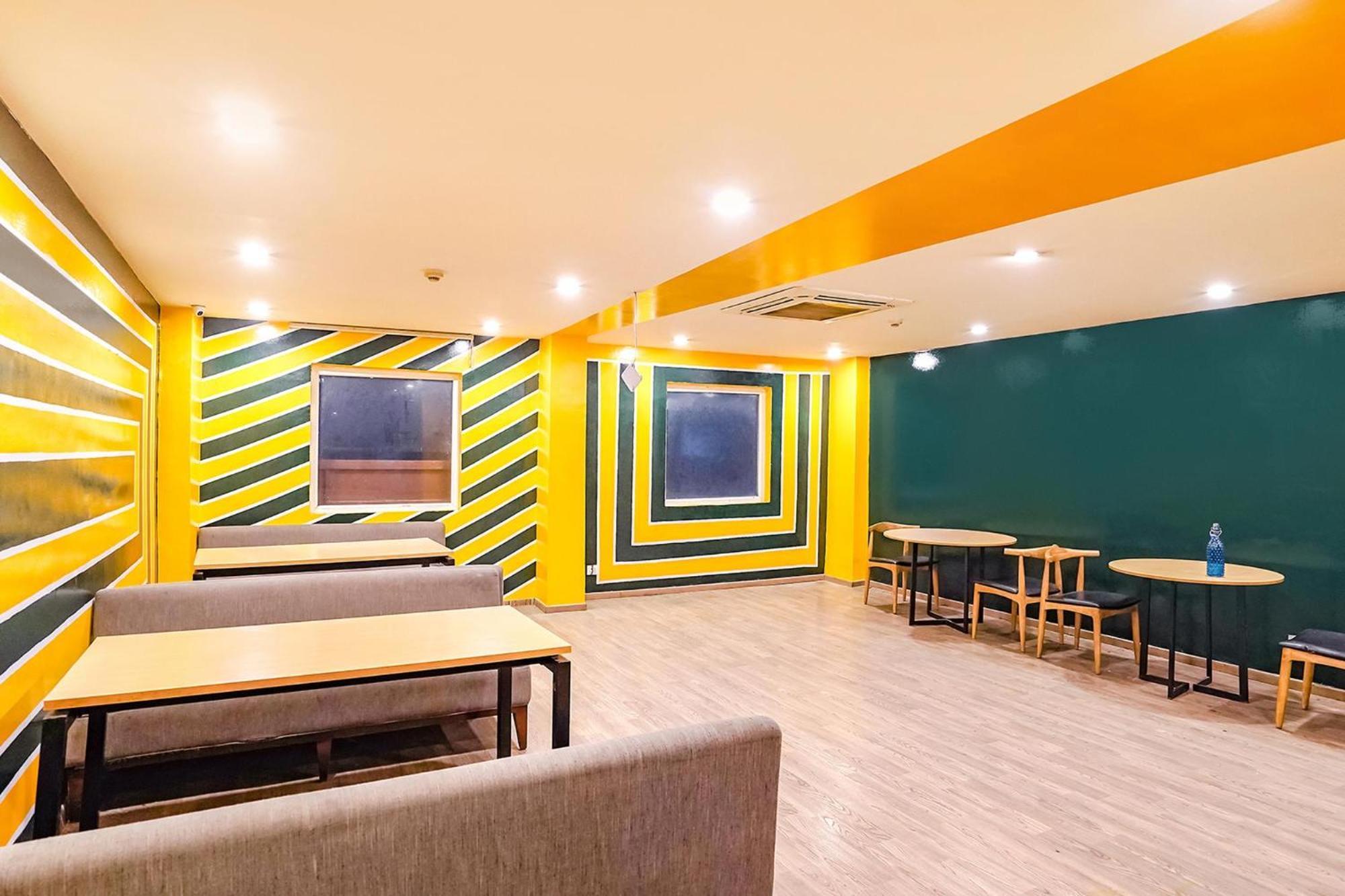 Super Townhouse O Hotel Aditya Residency Near Parthala Over Bridge Sector 121 Noida Indirapuram المظهر الخارجي الصورة