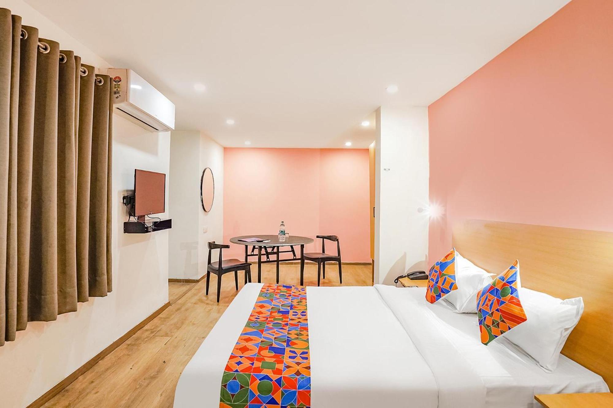 Super Townhouse O Hotel Aditya Residency Near Parthala Over Bridge Sector 121 Noida Indirapuram المظهر الخارجي الصورة