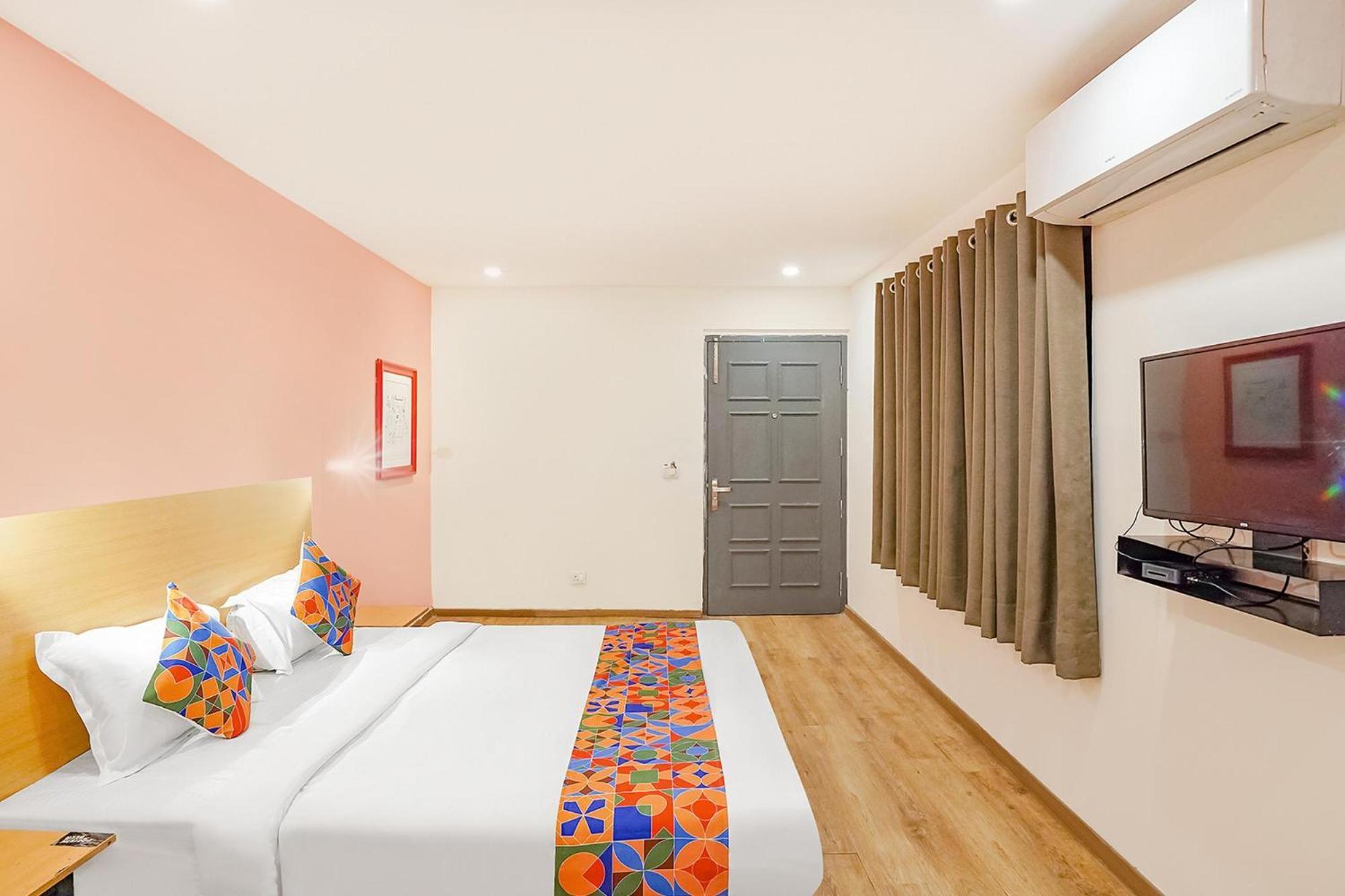 Super Townhouse O Hotel Aditya Residency Near Parthala Over Bridge Sector 121 Noida Indirapuram المظهر الخارجي الصورة