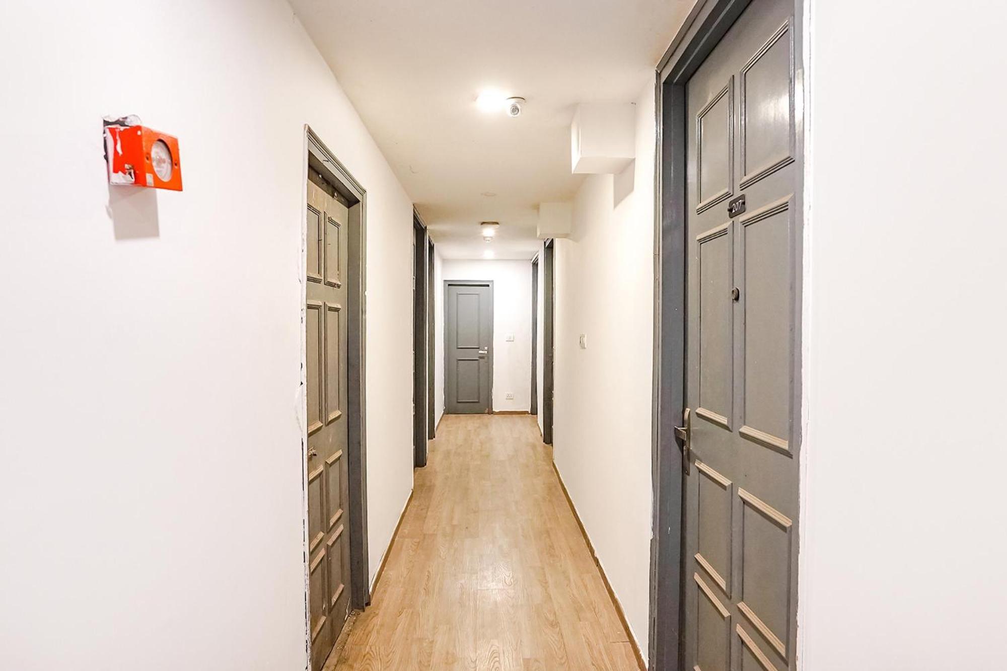 Super Townhouse O Hotel Aditya Residency Near Parthala Over Bridge Sector 121 Noida Indirapuram المظهر الخارجي الصورة
