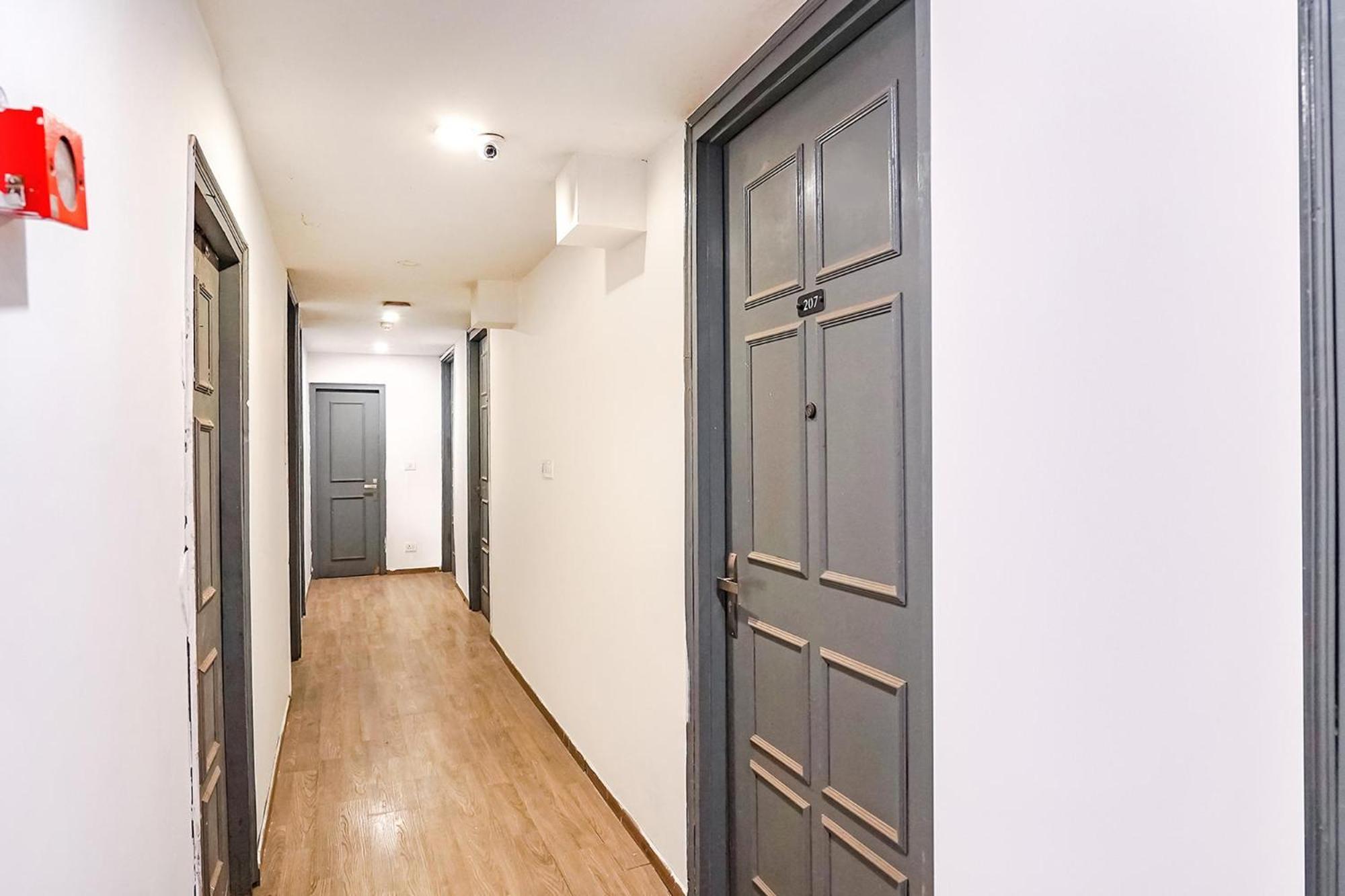 Super Townhouse O Hotel Aditya Residency Near Parthala Over Bridge Sector 121 Noida Indirapuram المظهر الخارجي الصورة