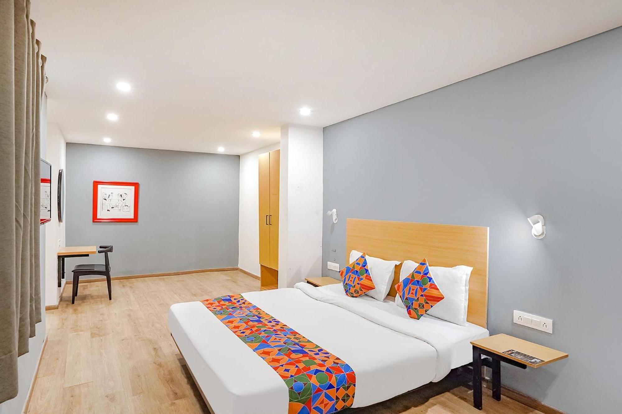 Super Townhouse O Hotel Aditya Residency Near Parthala Over Bridge Sector 121 Noida Indirapuram المظهر الخارجي الصورة
