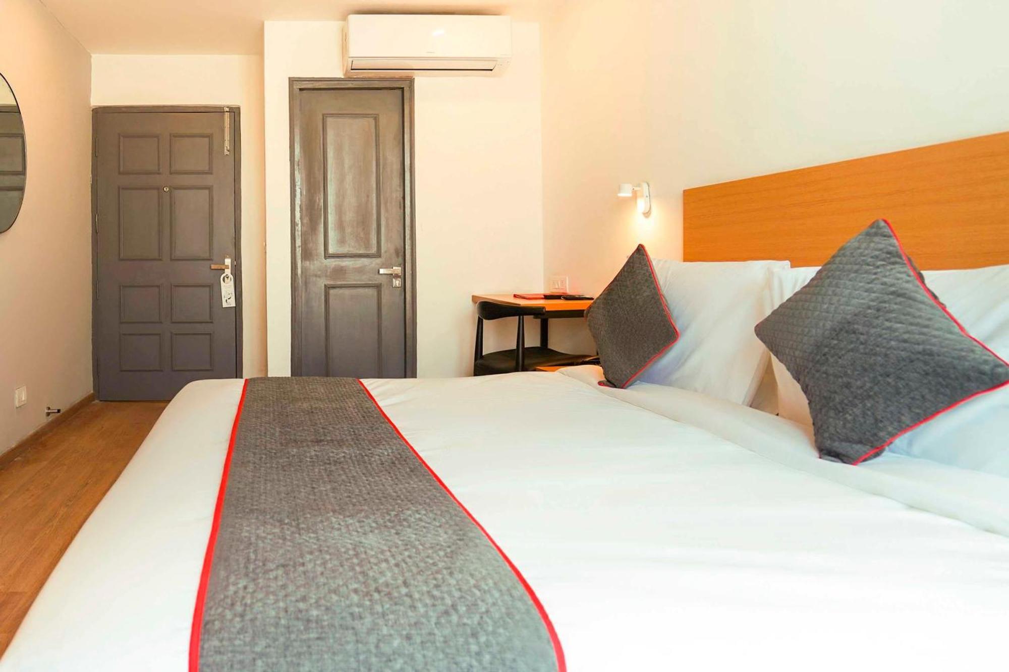 Super Townhouse O Hotel Aditya Residency Near Parthala Over Bridge Sector 121 Noida Indirapuram المظهر الخارجي الصورة