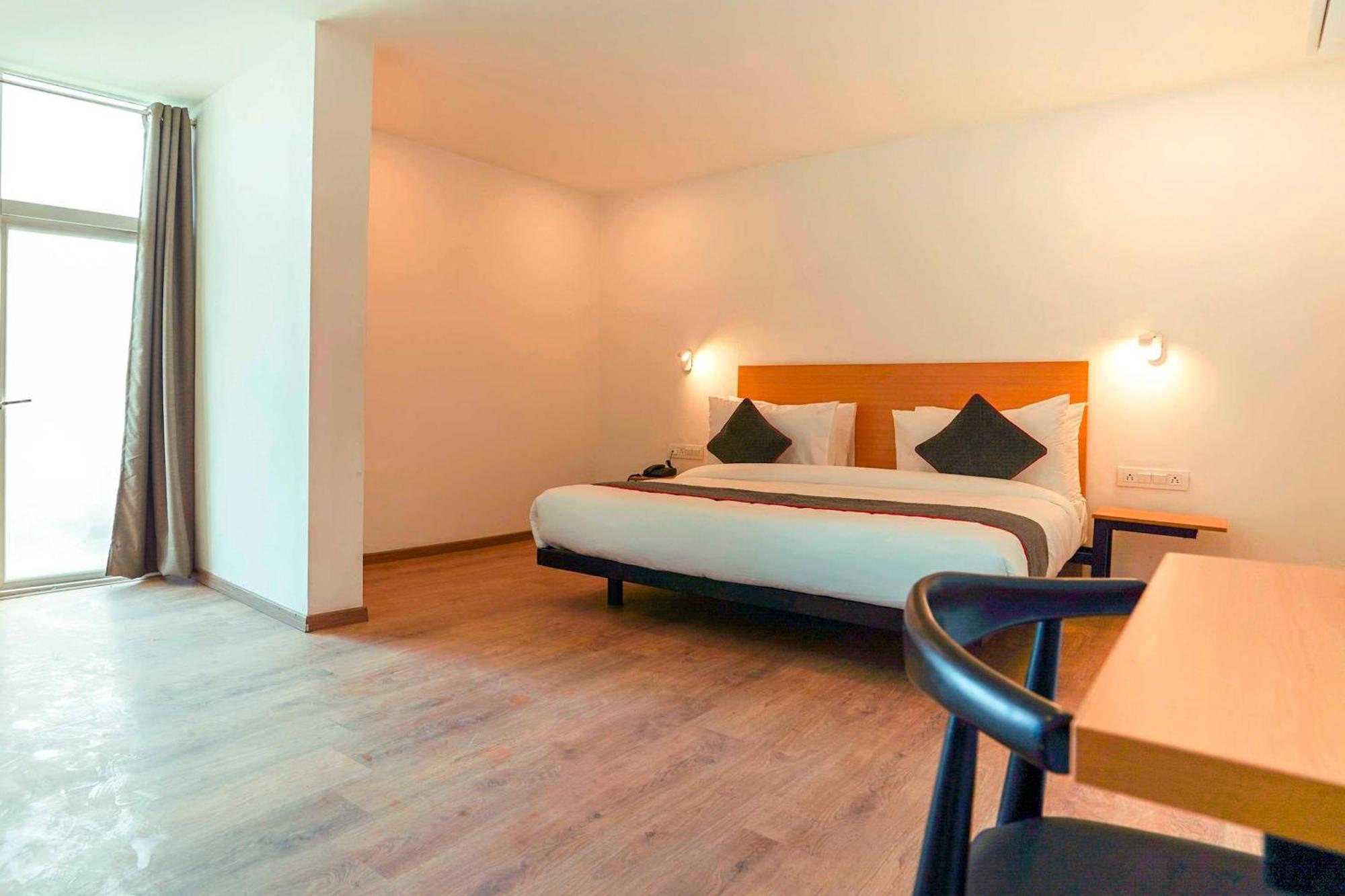 Super Townhouse O Hotel Aditya Residency Near Parthala Over Bridge Sector 121 Noida Indirapuram المظهر الخارجي الصورة