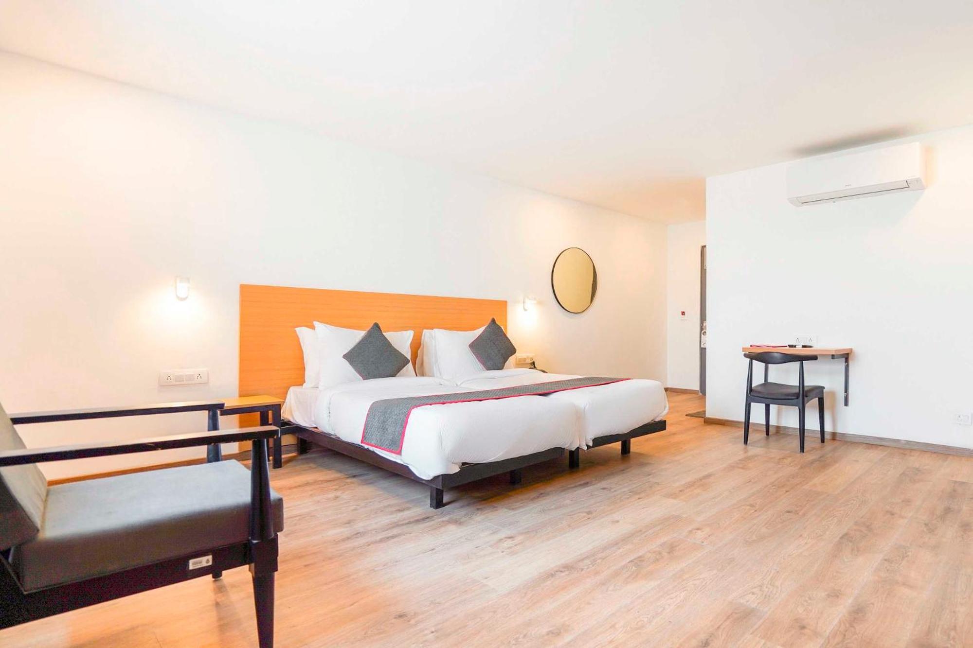Super Townhouse O Hotel Aditya Residency Near Parthala Over Bridge Sector 121 Noida Indirapuram المظهر الخارجي الصورة