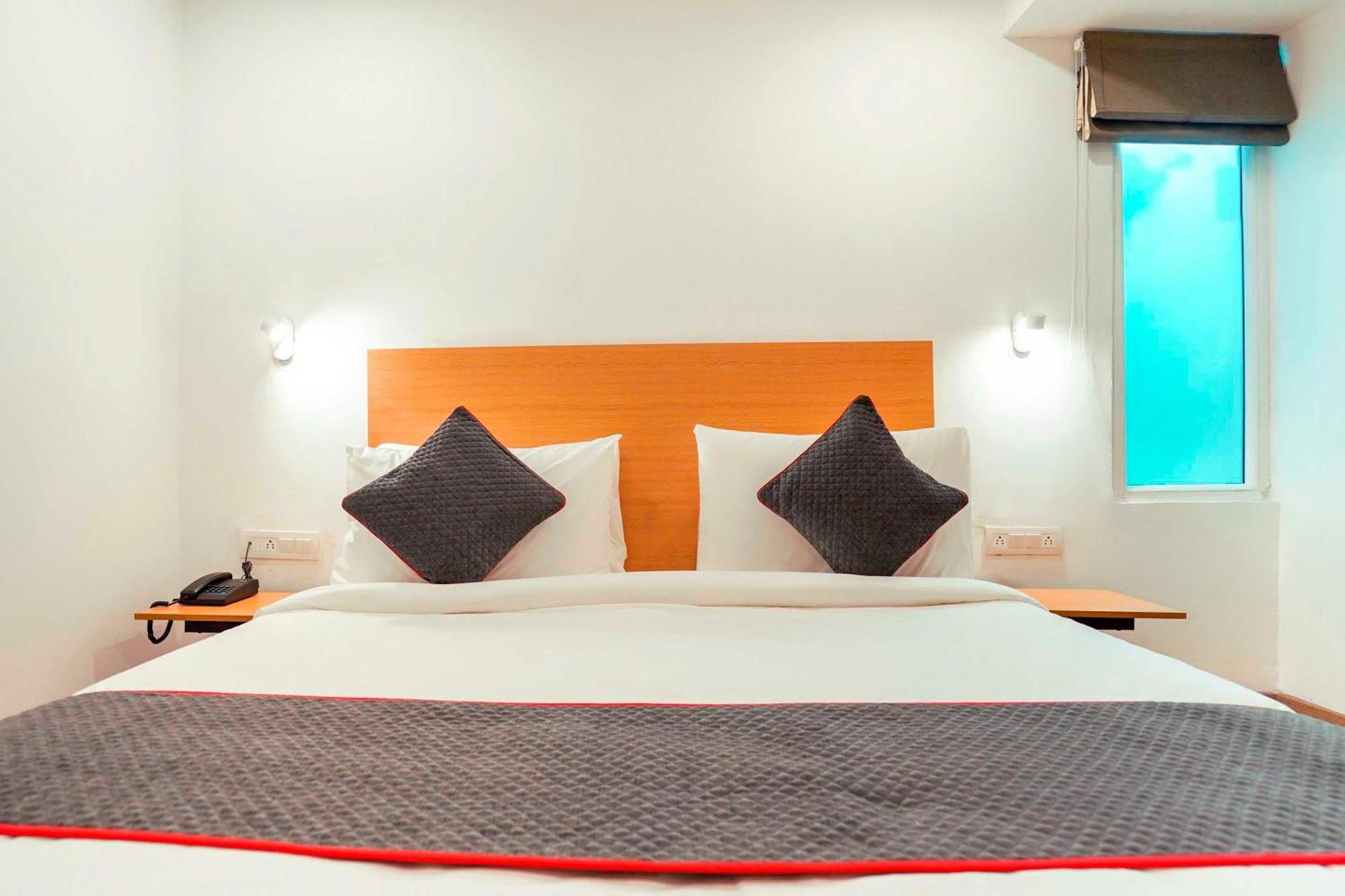 Super Townhouse O Hotel Aditya Residency Near Parthala Over Bridge Sector 121 Noida Indirapuram المظهر الخارجي الصورة