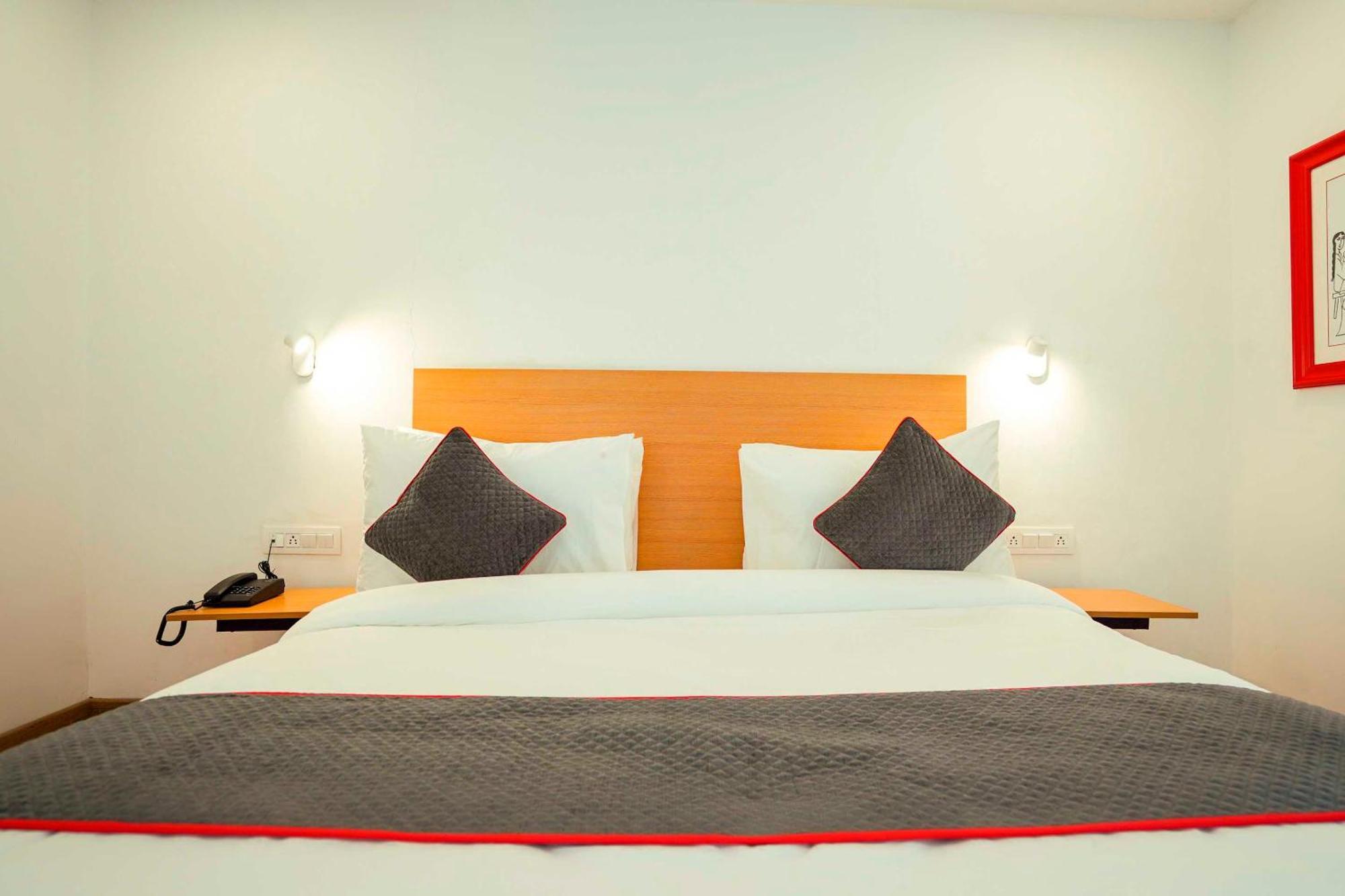 Super Townhouse O Hotel Aditya Residency Near Parthala Over Bridge Sector 121 Noida Indirapuram المظهر الخارجي الصورة